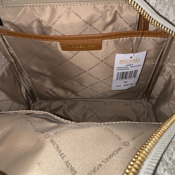 Perfect condition backpack - Picture 2 of 3